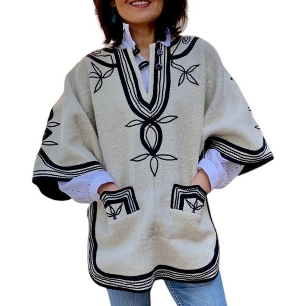 Colores del Pueblo Women's Sweater OS Serape Cloak White Wool Guatemalan Ethnic